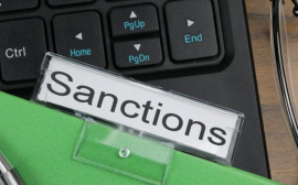 Губернатор Омской области Бурков назвал бессмысленными санкции США