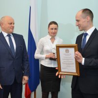 Губернатор Виктор Назаров наградил будущую научную элиту Омской области
