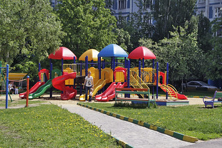 В Ленинском округе Омской области построят новые детские площадки