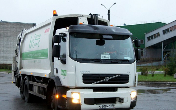 «Магнит» купил два мусоровоза за 30 млн рублей в Омской области