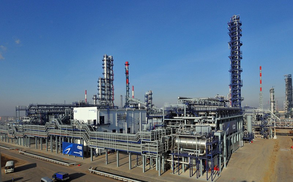 В Омске НПЗ "Газпром нефть" первым в РФ запускает производство игольчатого кокса