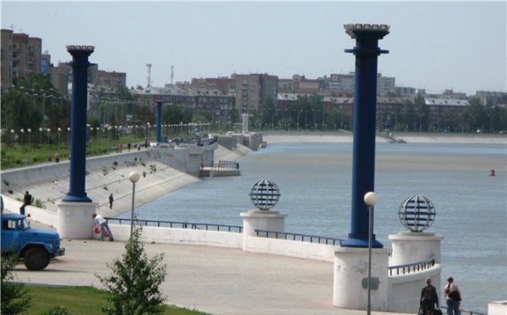 В Омске на Иртышской набережной могут обустроить поливочный водопровод за 5 млн рублей